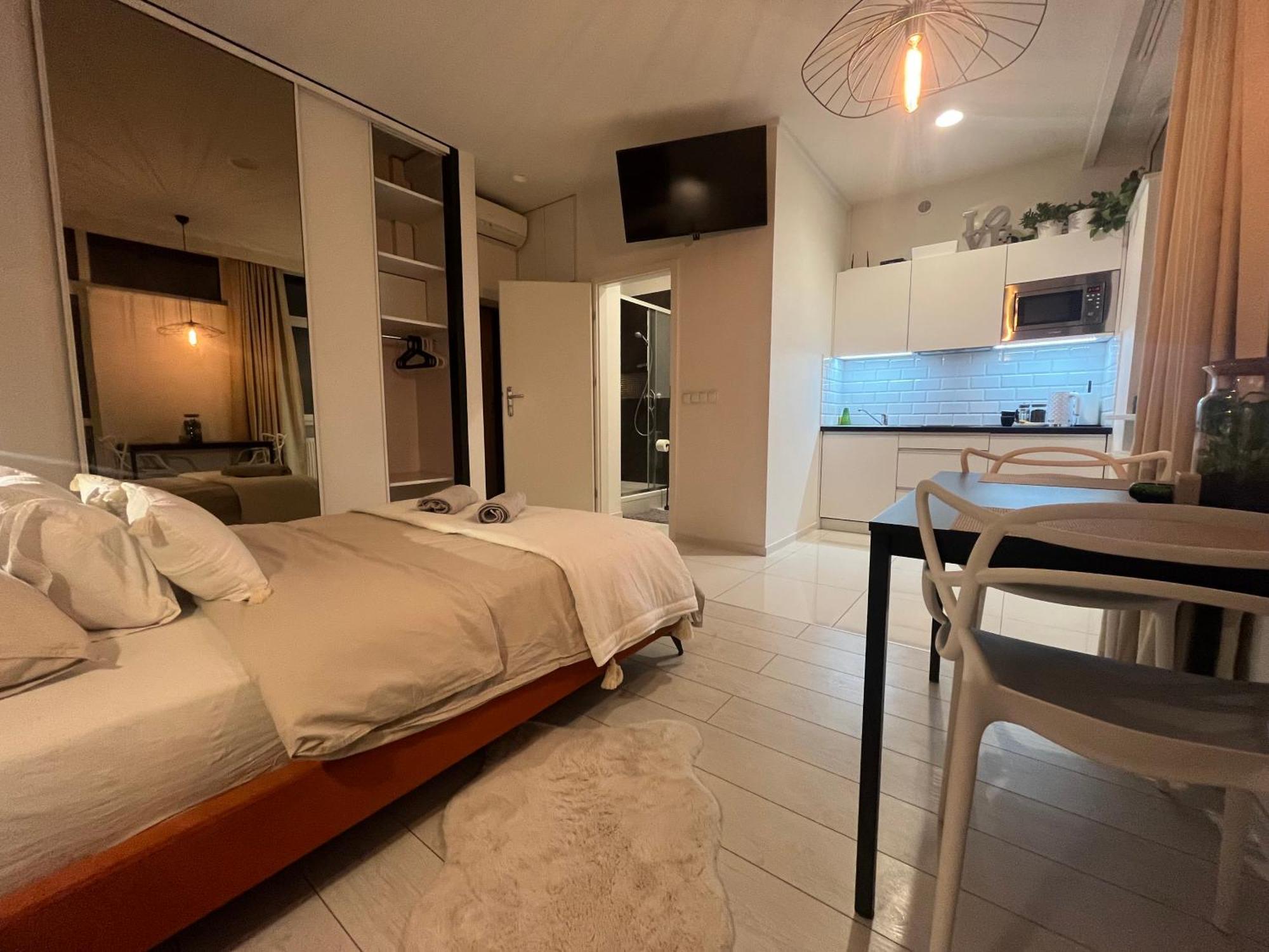 Apartament I Love Piotrkowska Z Wielkim Lustrem, Balkonem I Klimatyzacja Lodz  Luaran gambar