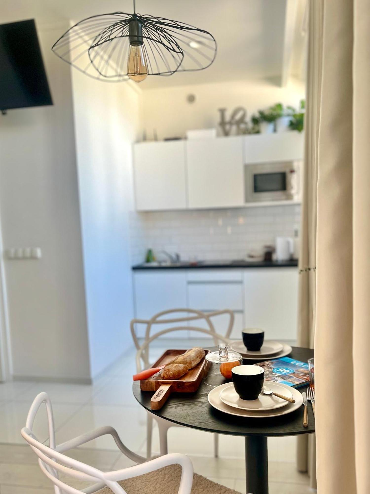 Apartament I Love Piotrkowska Z Wielkim Lustrem, Balkonem I Klimatyzacja Lodz  Luaran gambar